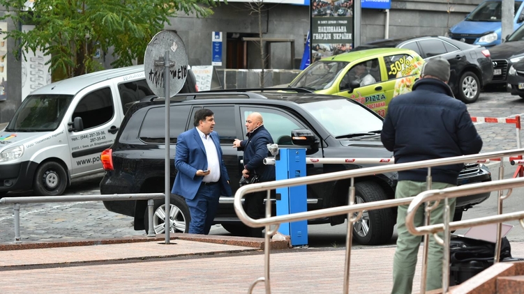 Саакашвили по пути на пресс-конференцию, фото: Аркадий Манн, 