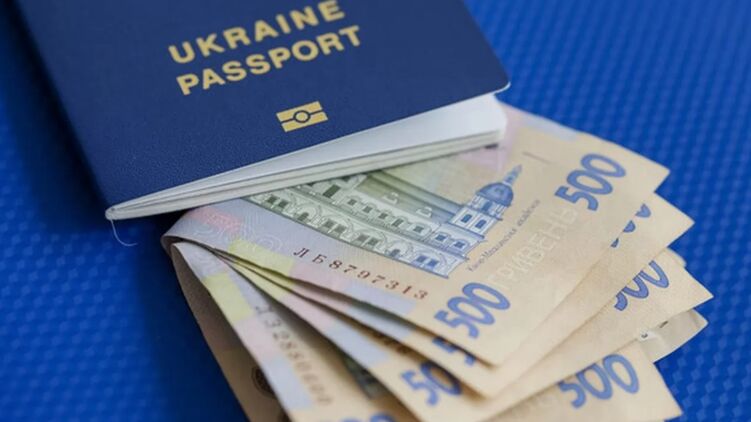 Возможность выезда за границу государство будет продавать за большие деньги. Фото: ukranews.com