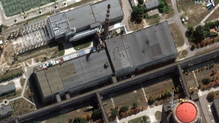 Спутниковые фото Запорожской АЭС после обстрела от Maxar