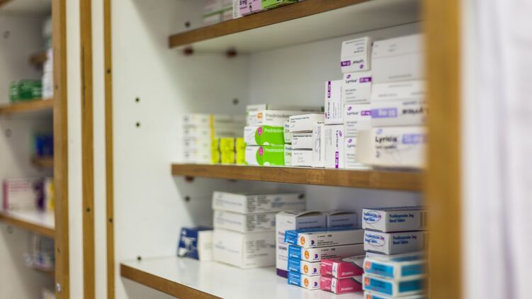 Некоторые лекарства в украинских аптеках становятся дефицитными. Фото: pxhere.com