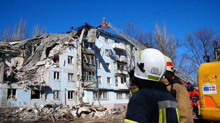 Будинок у Запоріжжі після ракетного удару