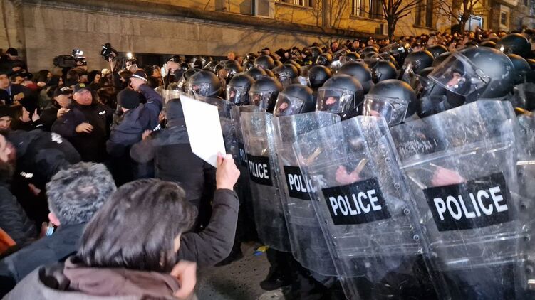 У Грузії суперечливий законопроект про іноагентів викликав масові протести, фото: Микола Левшиць - channel in Georgia