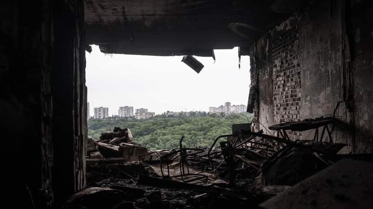 В Киеве завершили аварийно-спасательные работы в 25-этажном доме после удара РФ. Фото ГСЧС