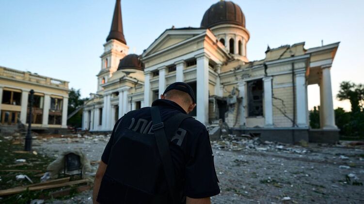 Спасо-Преображенский собор Одессы, попавший ночью под обстрел