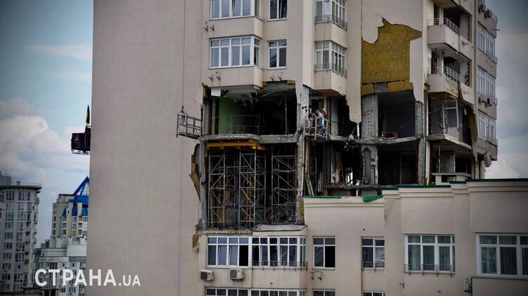 Восстановление поврежденного дома в Соломенском районе Киева. Фото: 