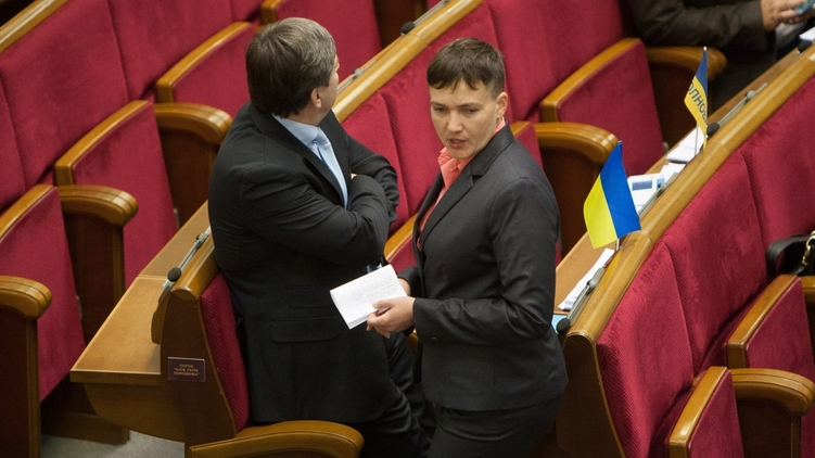 Надежда Савченко написала заявление о выходе из партии, но пока остается во фракции 