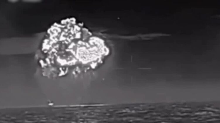 Кадры взрыва российского ракетного катера 