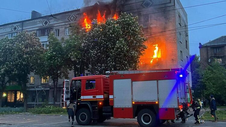 Наслідки удару по Києву. Фото: ДСНС