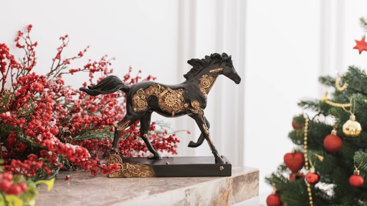 Наступает год Красной Огненной Лошади 