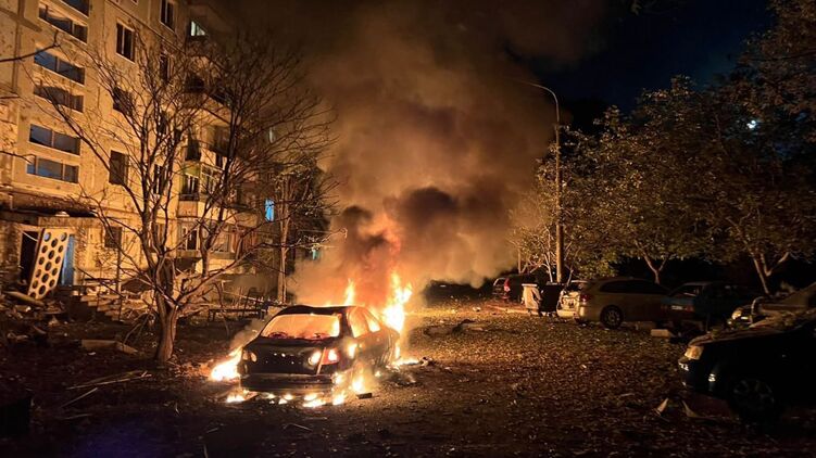 Результат ночной атаки РФ по Запорожью. Фото: ГСЧС