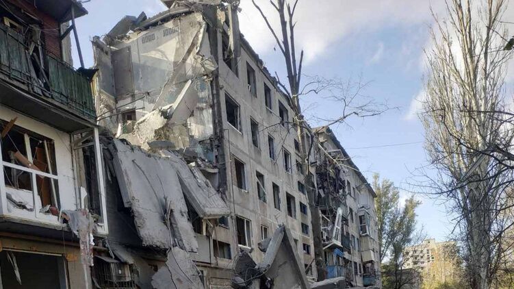 Зруйнований обстрілом будинок у Костянтинівці