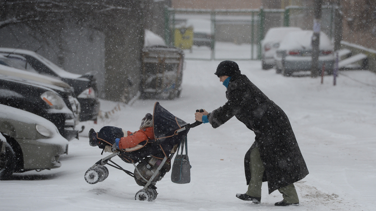 Киевляне кое-как справляются со снежными испытаниями, фото: gs.fm