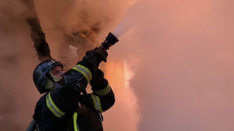 Наслідки удару у Чернігівській області. Фото: ДСНС