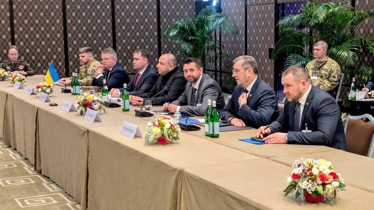 В Україні триває війна. Фото: ДСНС