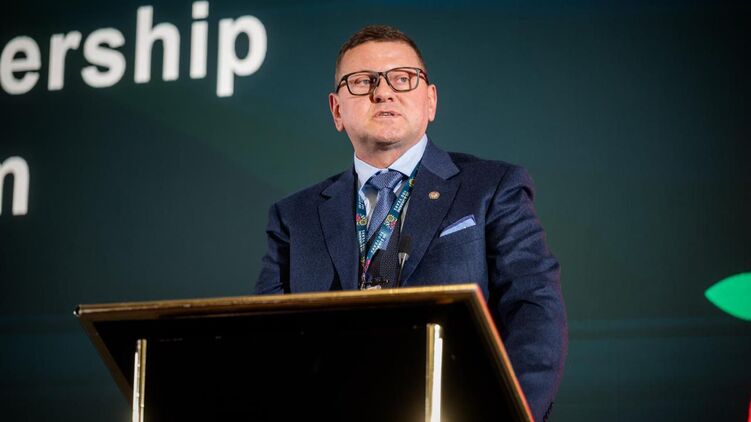 Екс-главком Залужний опинився у центрі уваги після інтерв'ю з критикою на адресу президента Зеленського. Фото: facebook.com/vzaluzhnyi