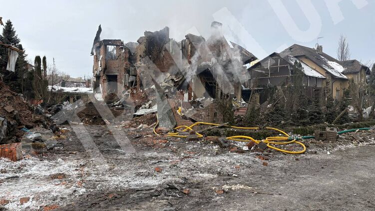 Наслідки удару РФ у Київській області. Фото: Страна