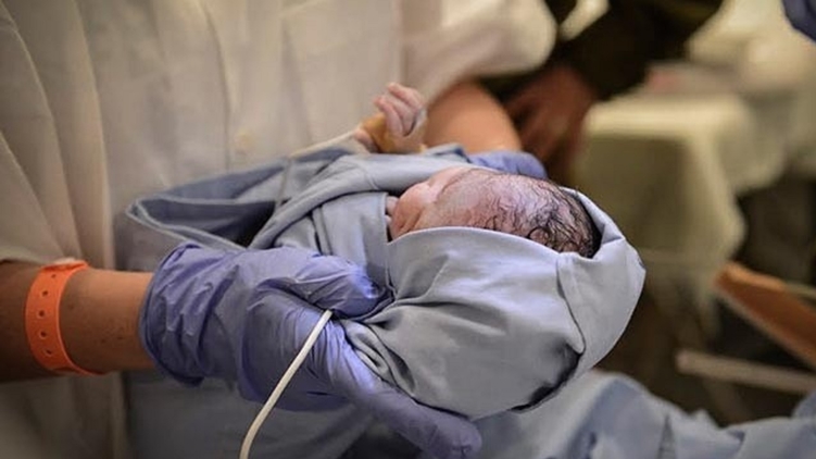 Первый в мире ребенок от троих родителей родился полгода назад в Мексике, фото: KP.UA