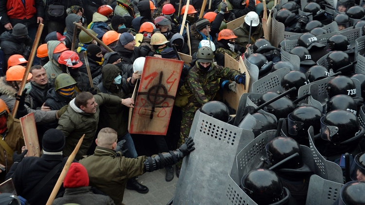 В янаре 2014 года столкновения протестующих с милицией на улице Грушевского в Киеве, фото: The Guardian