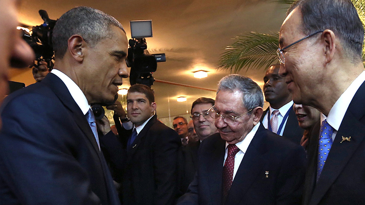 Барак Обама и Рауль Кастро: историческое рукопожатие, The Los Angeles Times