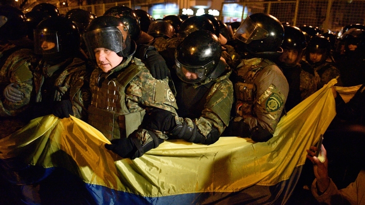 С помощью силовиков власть пытается предотвратить появлению протестных городков в центре Киева, фото: 