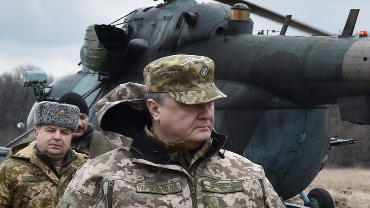 Президент Петр Порошенко выступил в зоне АТО по поводу выборов на Донбассе, фото: Украинские Новости
