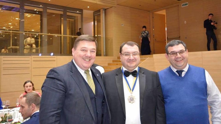 Игорь Черезов (крайний справа) и Юрий Грабовский (по центру), Facebook Игоря Черезова