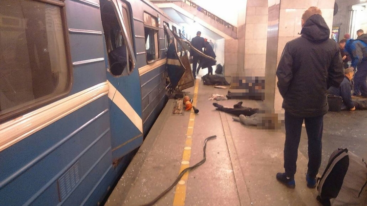 Взрыв в метро Питера унес жизни как минимум 11 человек и 45 были ранены, фото: ruposters.ru