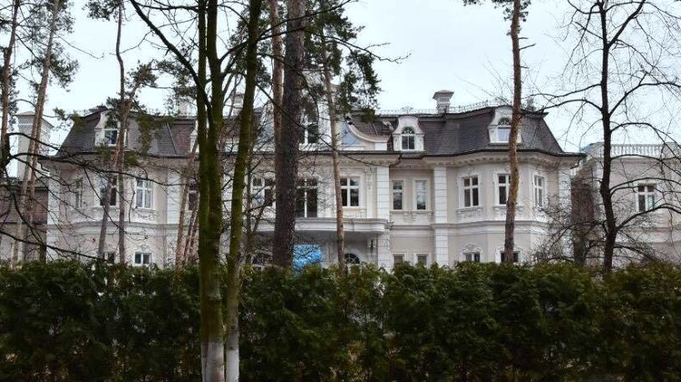 Местные жители говорят, что особняк богача Крупчака круче резиденции Порошенко, фото: Аркадий Манн, 