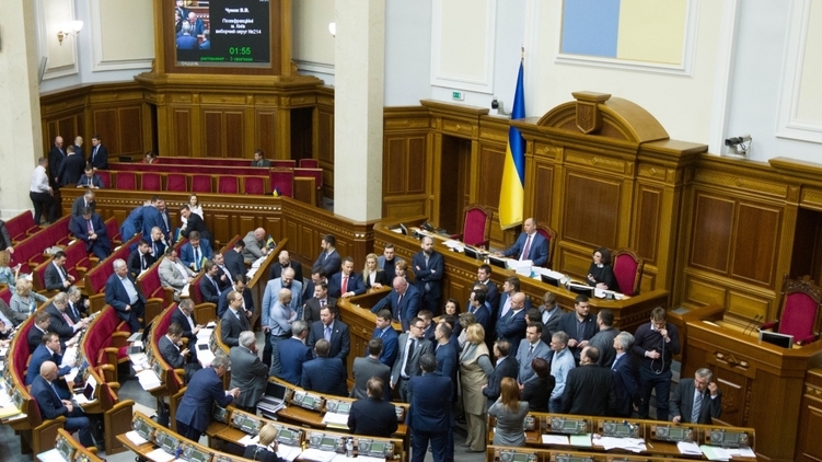 Под куполом сессионного зала Верховной рады прошли неожиданно жаркие баталии, фото: Украинские новости