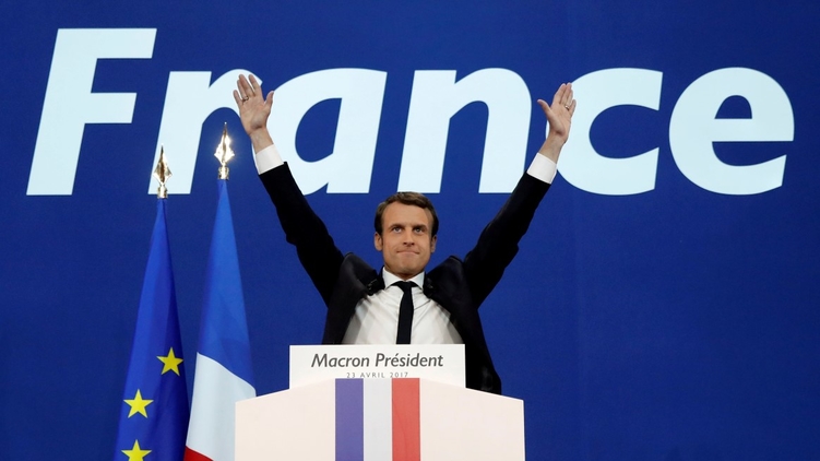 Кандидат в президенты Франции Эмманюэль Макрон празднует победу в первом туре выборов, фото: odt.co.nz