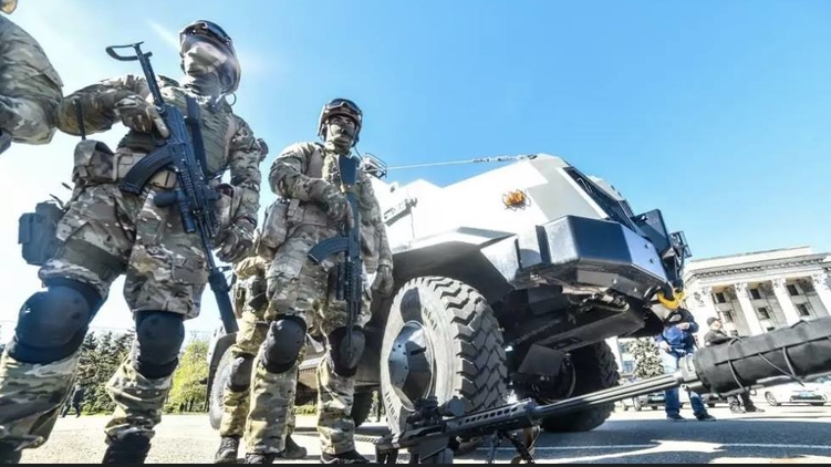 Перед 2 мая силовики провели в Одессе смотр личного состава и боевой техники, facebook.com/maksim.voytenko