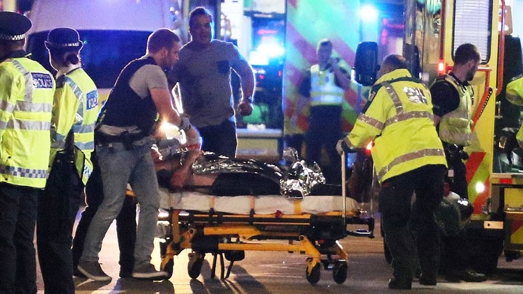 От волны террористических атак страдают прежде всего простые граждане Великобритании, фото: dailymail.co.uk