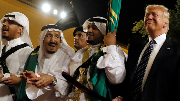 Президент США Трамп во время первого зарубежного визита в Саудовскую Аравию, Life.ru
