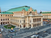 Кофе, опера, лоу-кост. "Страна" подсчитала сколько стоит европейская мечта от Порошенко