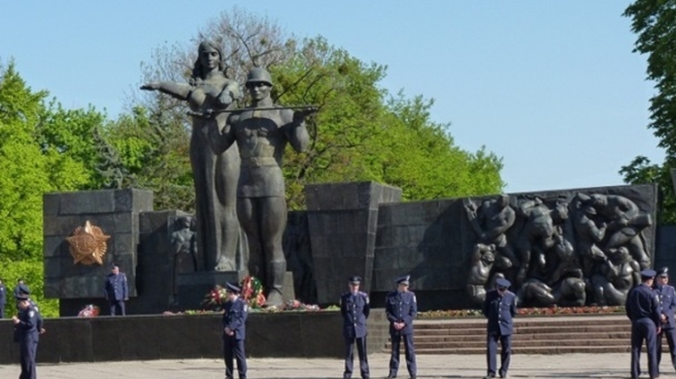 Монумент Славы во Львове внезапно признали аварийным, фото: lviv.web2ua.com