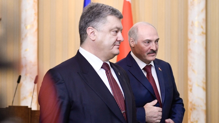 Президент Украины Петр Порошенко (в центре) надеется сделать своего белорусского коллегу Александра Лукашенко надежным союзником, фото: president.gov.ua
