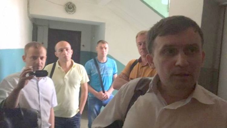 Сотрудники СБУ пришли на обыск в квартиру журналистки, фото: 