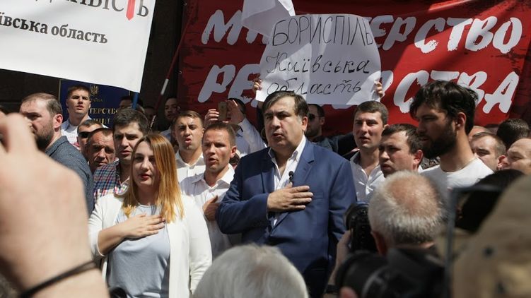 Экс-глава Одесской области Михаил Саакашвили (в центре) активно готовится к возвращению в Украину, фото: rns.org.ua