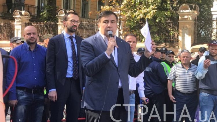 Михаил Саакашвили добрался до Киева, где выступил прямо на Банковой