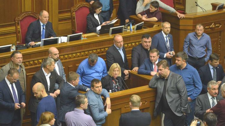 Вопрос повышения депутатских зарплат может вызвать новые споры в Верховной Раде, фото: rada.gov.ua