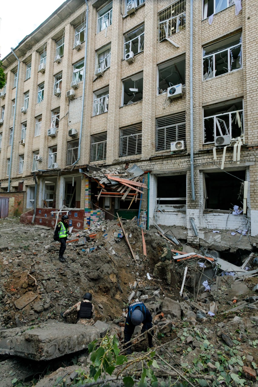 Синегубов опубликовал новые фото повреждений в Харькове