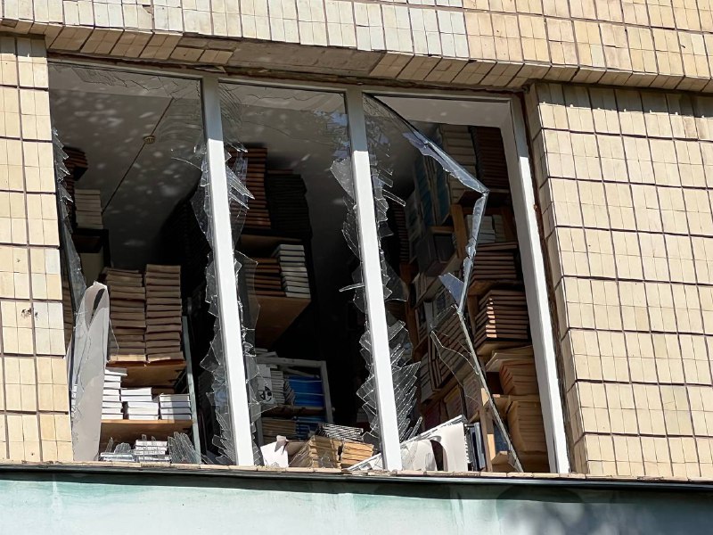 фото последствий удара по университету имени Сухомлинского