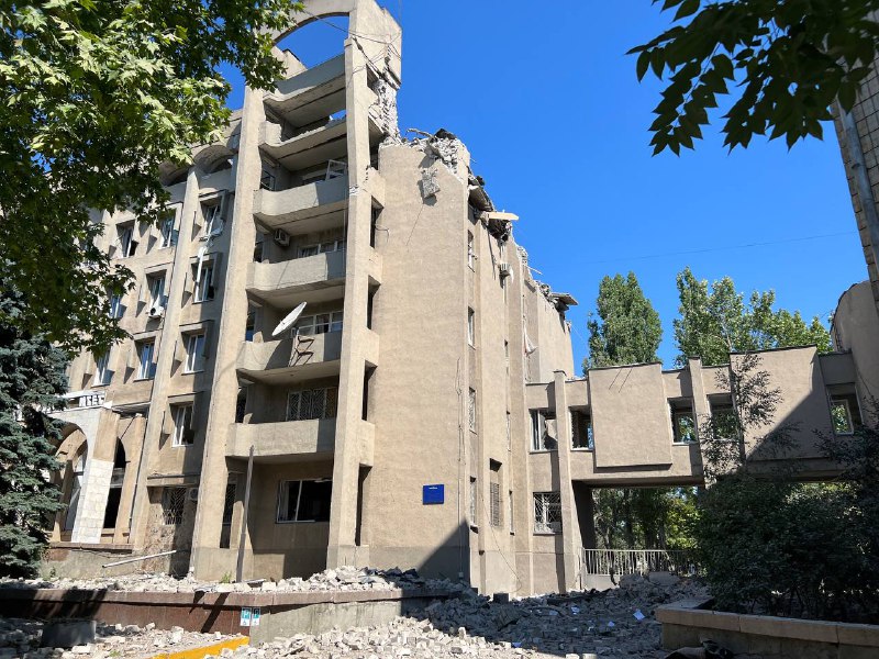 фото последствий удара по университету имени Сухомлинского