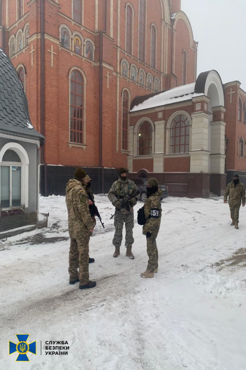 СБУ пришла с обыском в Свято-Покровский кафедральный собор Борисполя