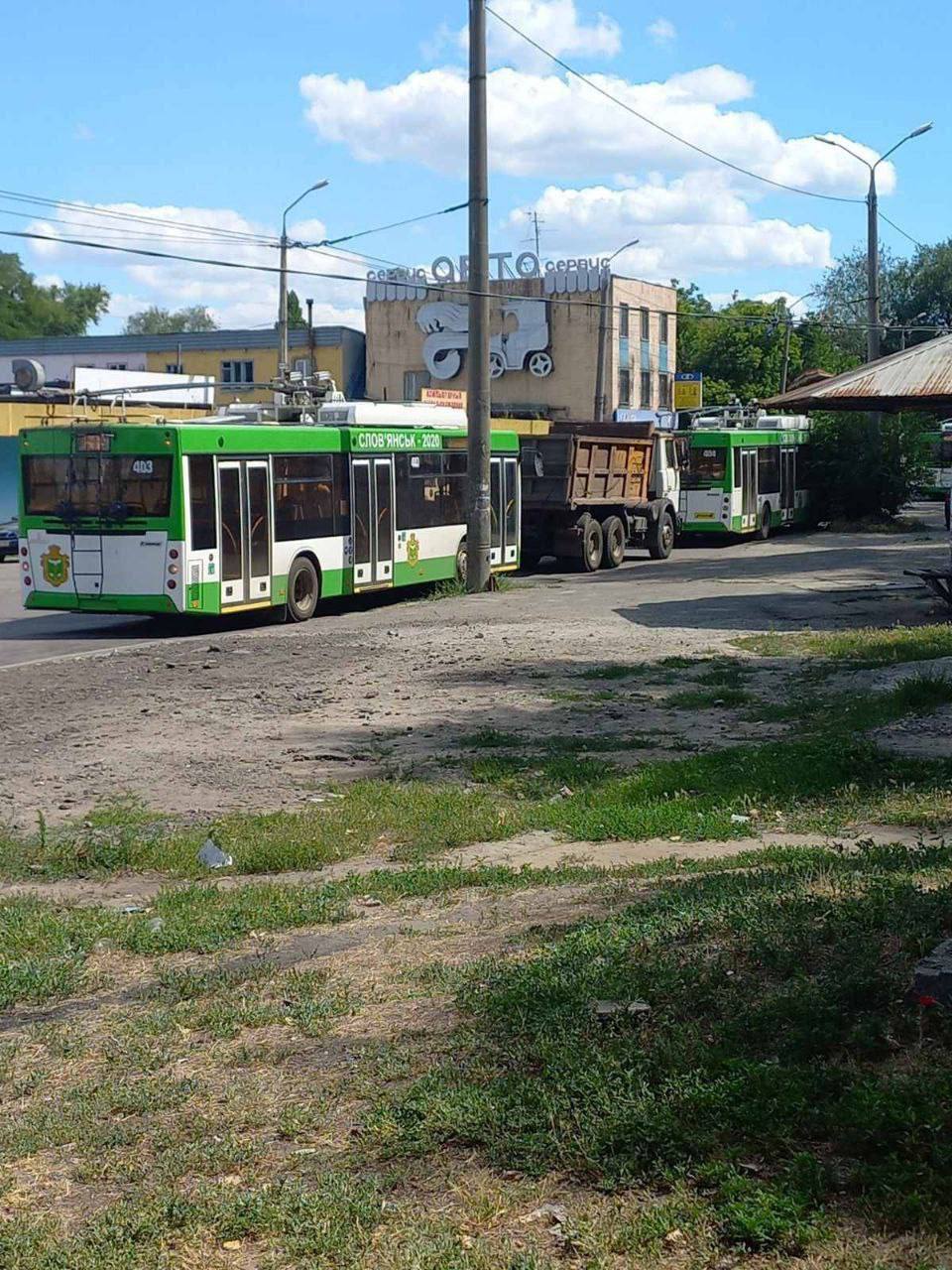 Телеграм-каналы Славянска пишут, что из города вывезли троллейбусы. Согласно сообщениям, их увезли в сторону Днепра