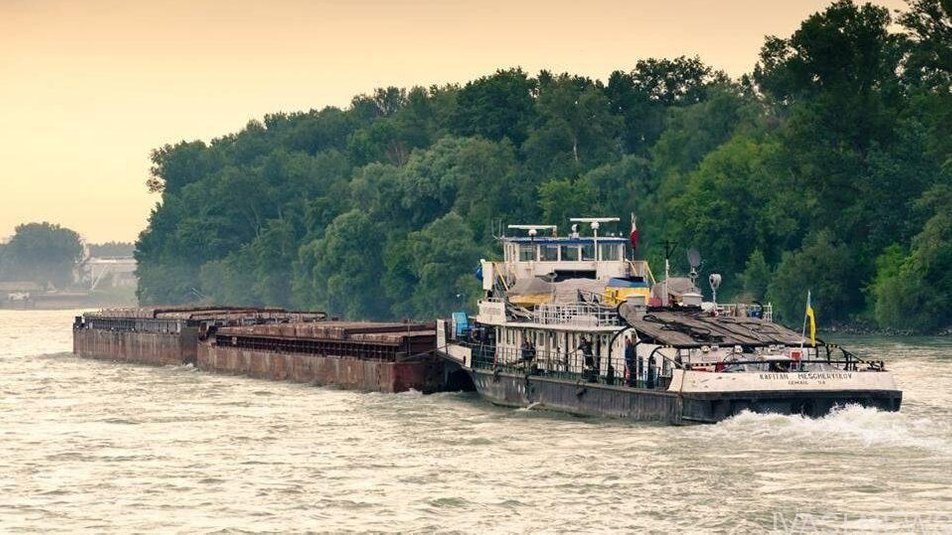 В Дунайском пароходстве начали переименование судов с советскими названиями