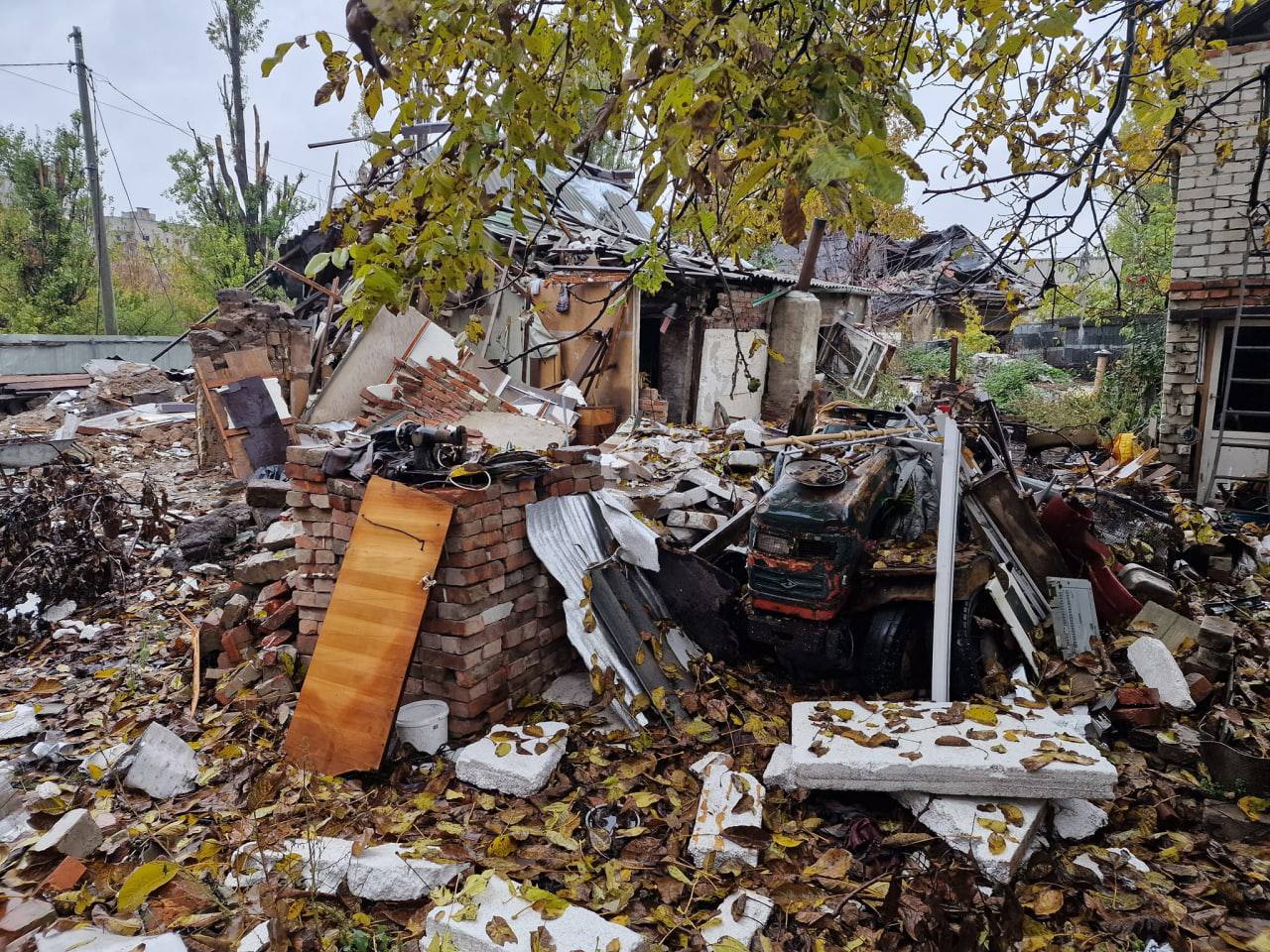 последствия обстрелов прифронтовой Авдеевки в Донецкой области