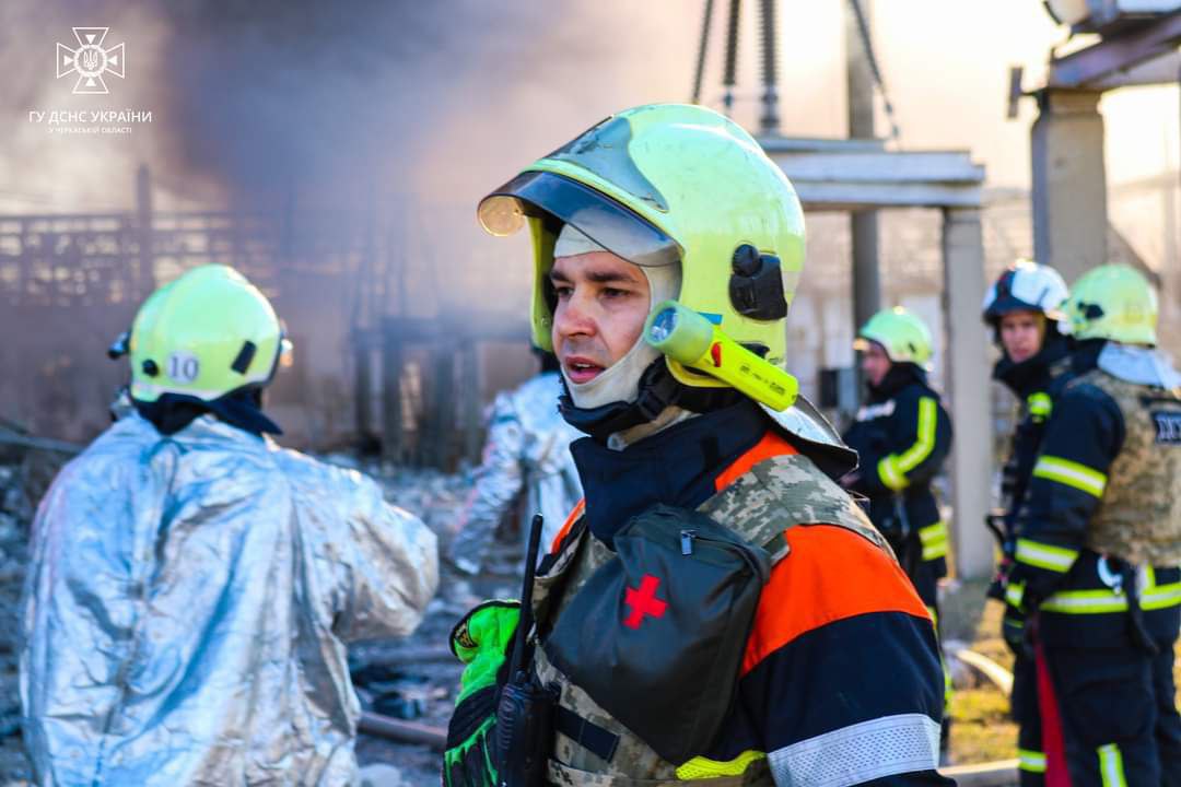 Появились фото пожара на энергетическом объекте Черкасской области