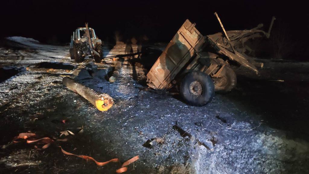 Прицеп трактора подорвался на мине в Ровенской области