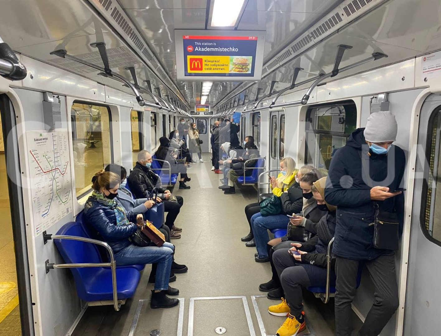 В Киеве вступили в силу новые карантинные ограничения в метро